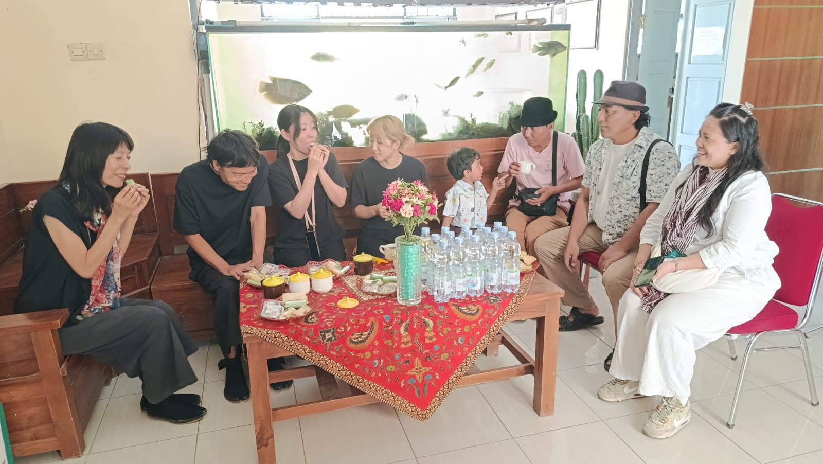 Teater Kaki Lima Jepang “Puchi Mari Mari” Hipnotis Murid SMK Negeri 1 Puhpelem